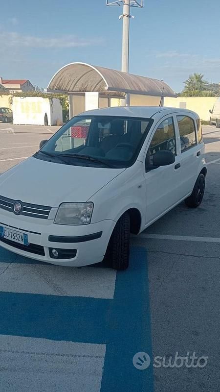Bianco Usata 2011 Fiat Panda Tre volumi | 2490 € (Super prezzo) - Immagine 1/4