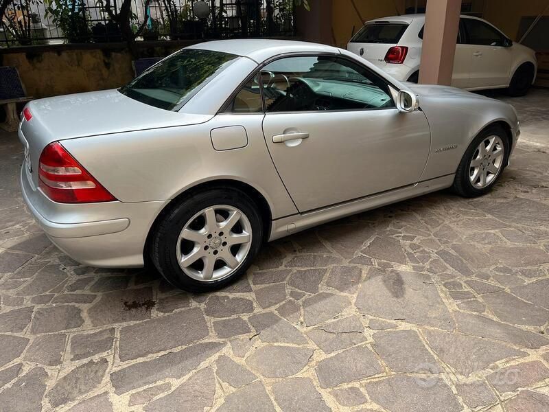 Usata Mercedes SLK200 192 CV (141 kW) 2002 Argento Cabrio