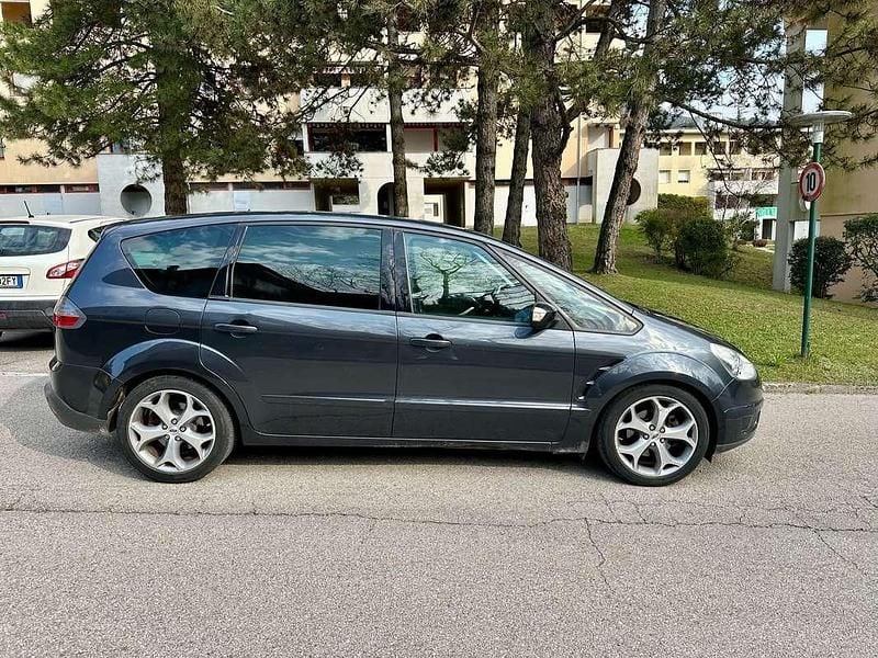 Usata Ford S-MAX Titanium 140 CV (102 kW) 2007 Nero Monovolume