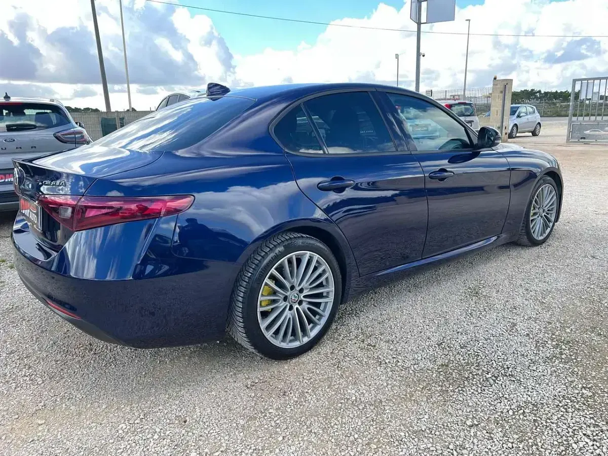 Usata Alfa Romeo Giulia Super 150 CV (110 kW) 2017 Blu Berlina