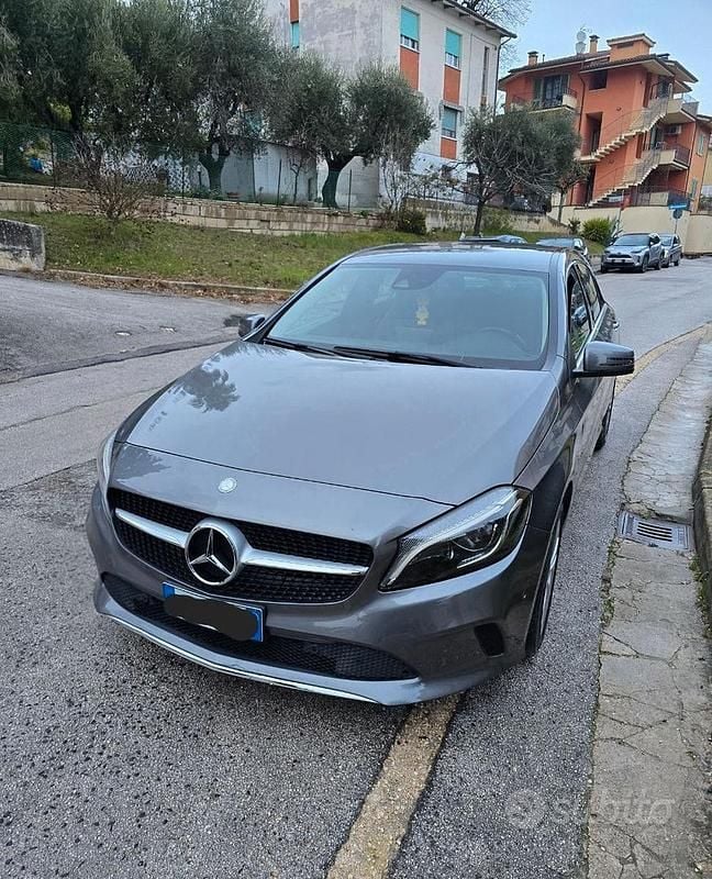 Usata Mercedes A200 136 CV (100 kW) 2017 Grigio Berlina
