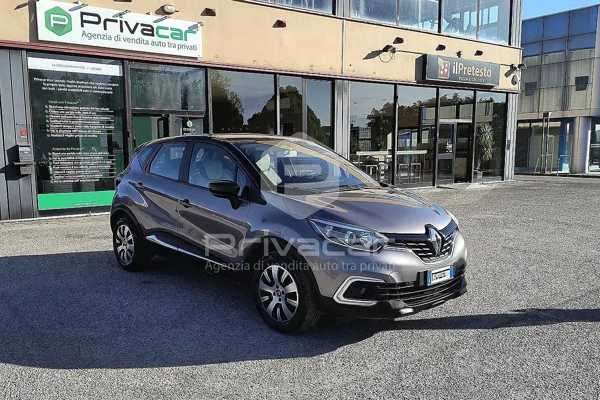 Usata Renault Captur 110 CV (80 kW) 2018 Grigio SUV