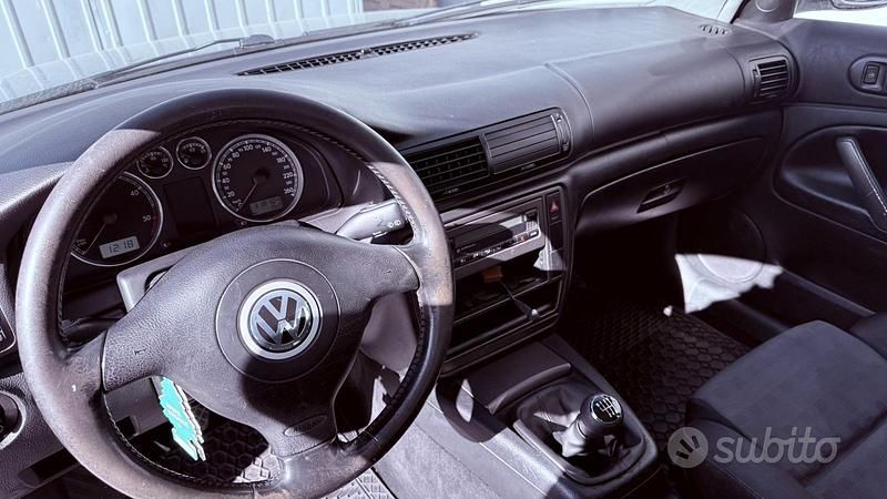 Usata VW Passat 130 CV (95 kW) 2001 Grigio Station wagon