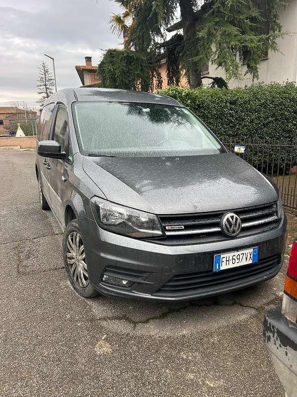 Usata VW Caddy 122 CV (89 kW) 2017 Grigio Monovolume