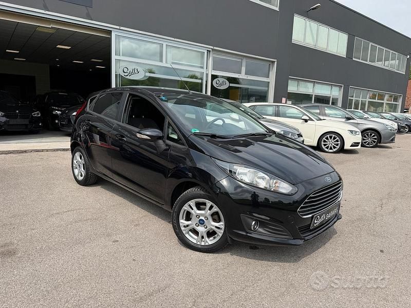 Usata Ford Fiesta 100 CV (73 kW) 2013 Nero Utilitaria