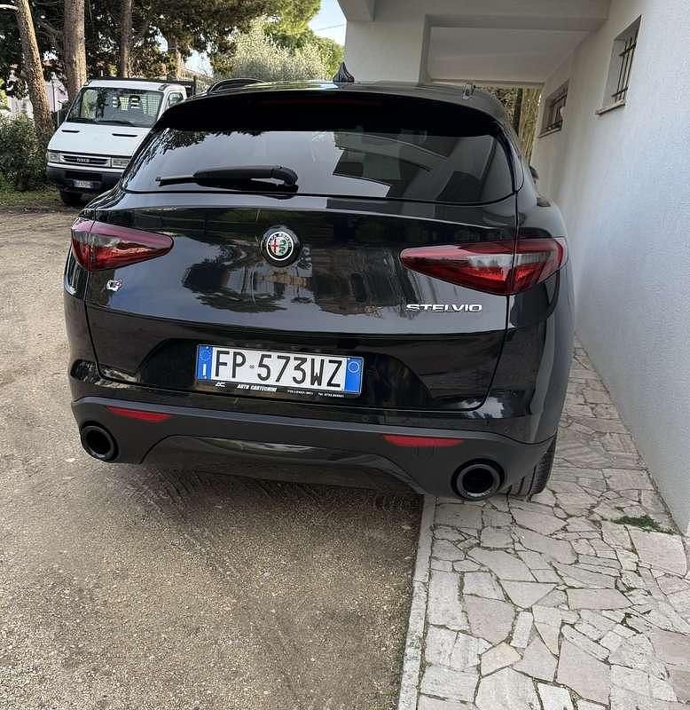 Usata Alfa Romeo Stelvio 209 CV (153 kW) 2017 SUV
