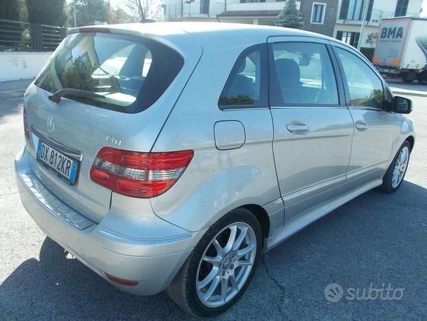 Usata Mercedes 180 108 CV (79 kW) 2009 Berlina