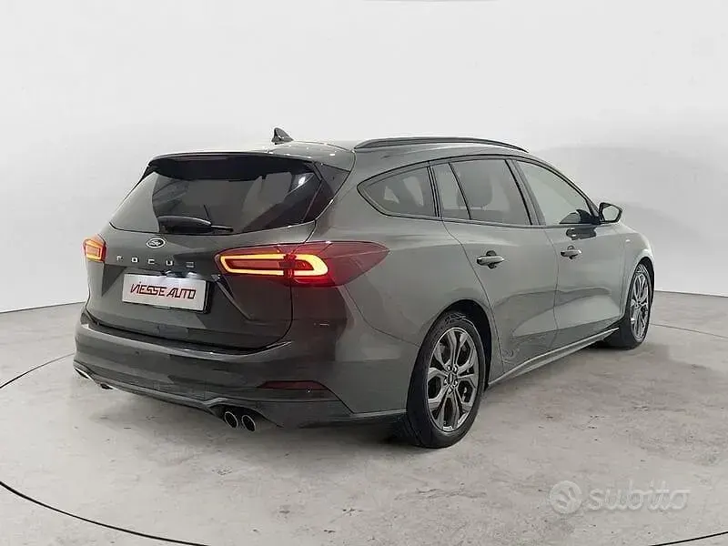 Usata Ford Focus ST 116 CV (85 kW) 2024 Grigio scuro Station wagon