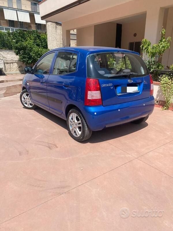 Usata Kia Picanto LX 61 CV (44 kW) 2007 Blu Utilitaria