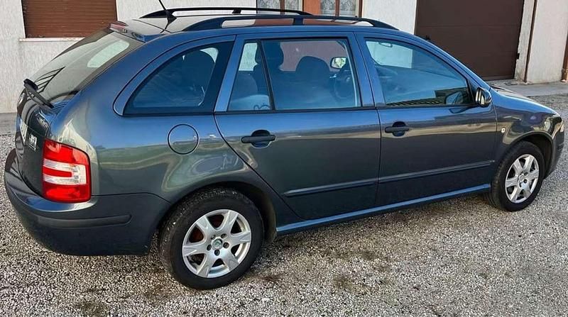 Usata Skoda Fabia Ambiente 75 CV (55 kW) 2005 Grigio Station wagon