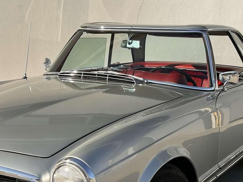 Usata Mercedes 250 150 CV (110 kW) 1967 Argento Cabrio