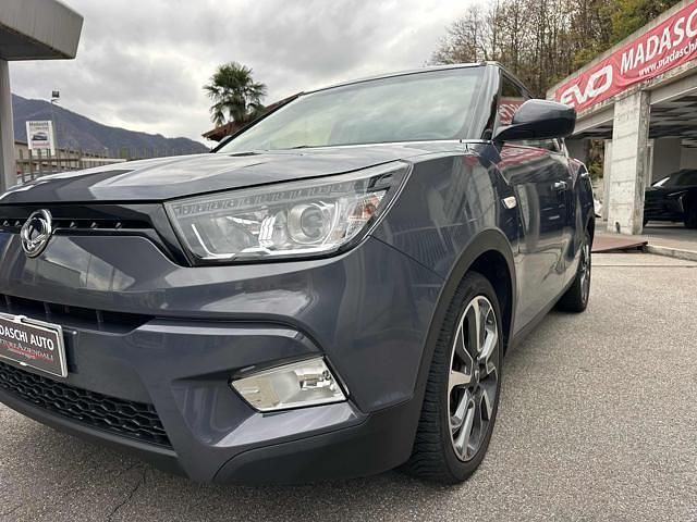 Grigio Usata 2017 Ssangyong (KGM) Tivoli SUV | 11.500 € (Cara) - Immagine 1/4
