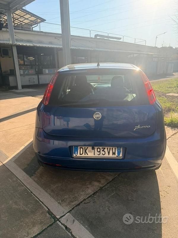 Usata Fiat Grande Punto Active 65 CV (47 kW) 2007 Blu Utilitaria