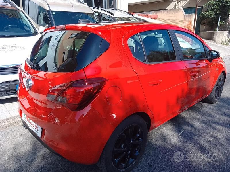 Usata Opel Corsa 69 CV (50 kW) 2017 Rosso Berlina