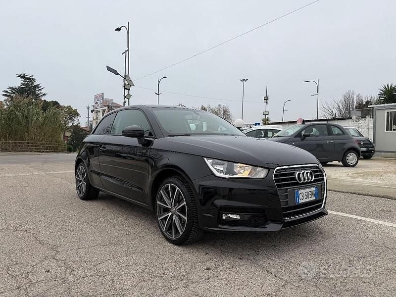 Usata 2015 Audi A1 Tre volumi | 9500 € (Buon prezzo) - Immagine 1/4