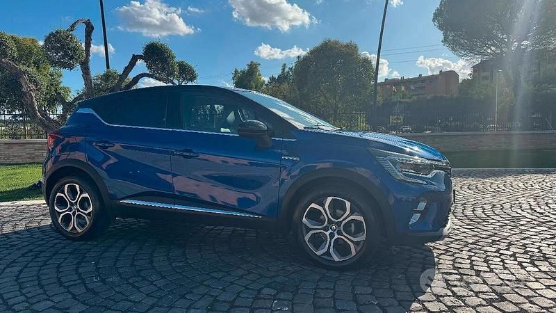 Usata Renault Captur Techno 101 CV (74 kW) 2023 Blu/azzurro SUV