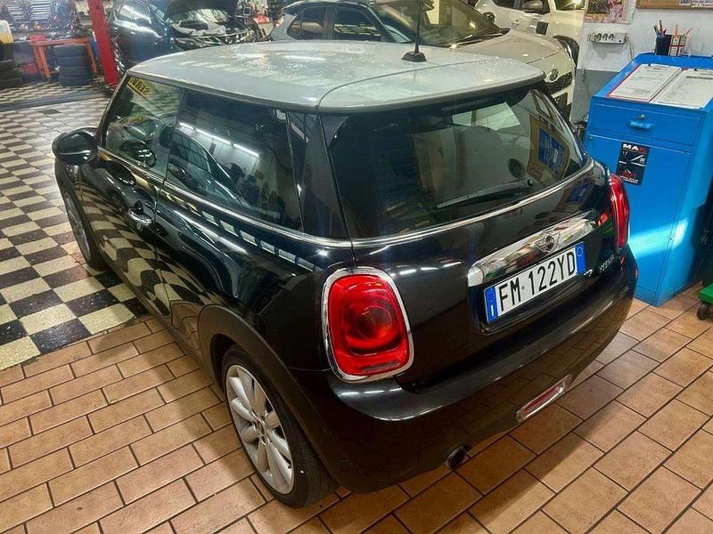 Usata Mini Cooper Hype 136 CV (100 kW) 2017 Nero/tetto bianco Utilitaria