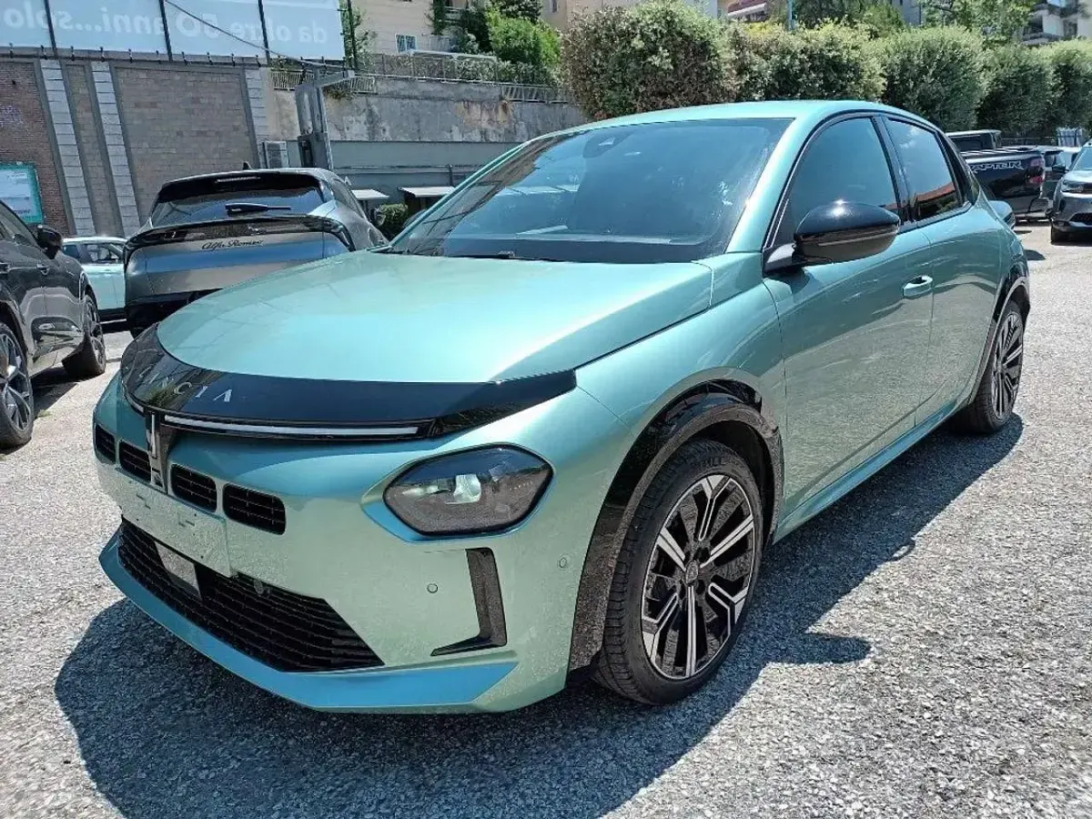 Usata Lancia Ypsilon 101 CV (74 kW) 2025 Verde Utilitaria