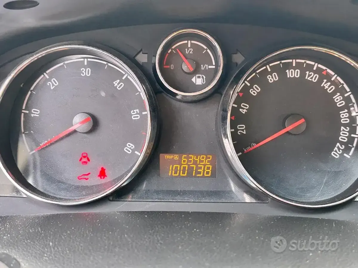 Usata Opel Antara 184 CV (135 kW) 2012 Grigio SUV