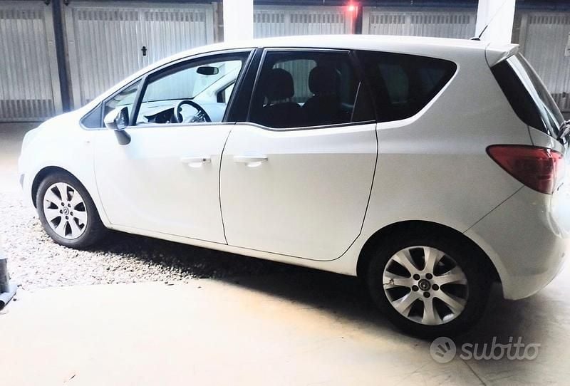Usata Opel Meriva 75 CV (55 kW) 2011 Bianco Monovolume