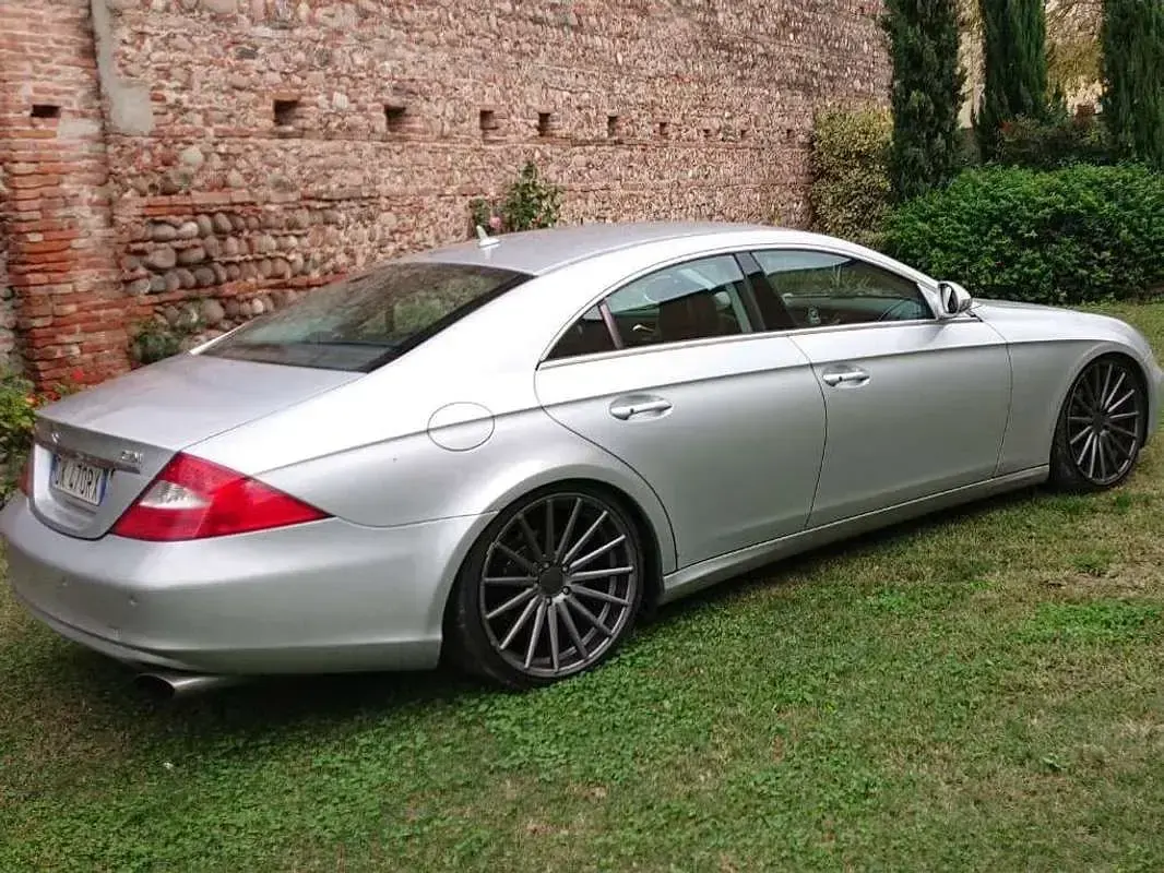 Usata Mercedes CLS320 224 CV (164 kW) 2007 Argento Coupé