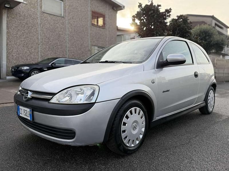 Argento Usata 2002 Opel Corsa Comfort Tre volumi | 1800 € (Ottimo prezzo) - Immagine 1/4
