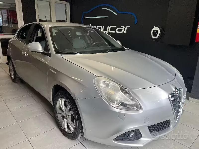 Usata Alfa Romeo Giulietta Distinctive 170 CV (125 kW) 2011 Grigio Utilitaria