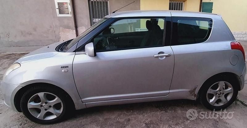 Usata Suzuki Swift GL 69 CV (50 kW) 2006 Grigio Utilitaria