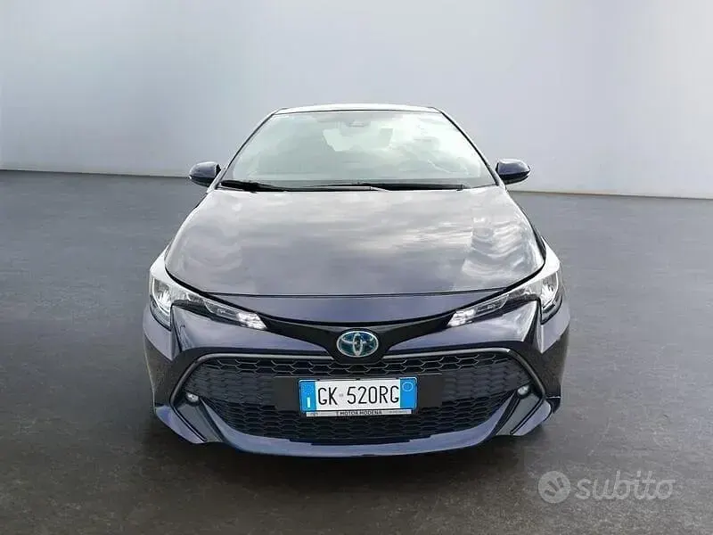 Usata Toyota Corolla Active 122 CV (89 kW) 2022 Blu/azzurro Berlina