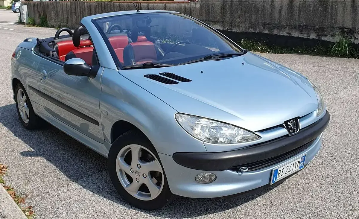 Usata Peugeot 206 CC 109 CV (80 kW) 2001 Argento Cabrio