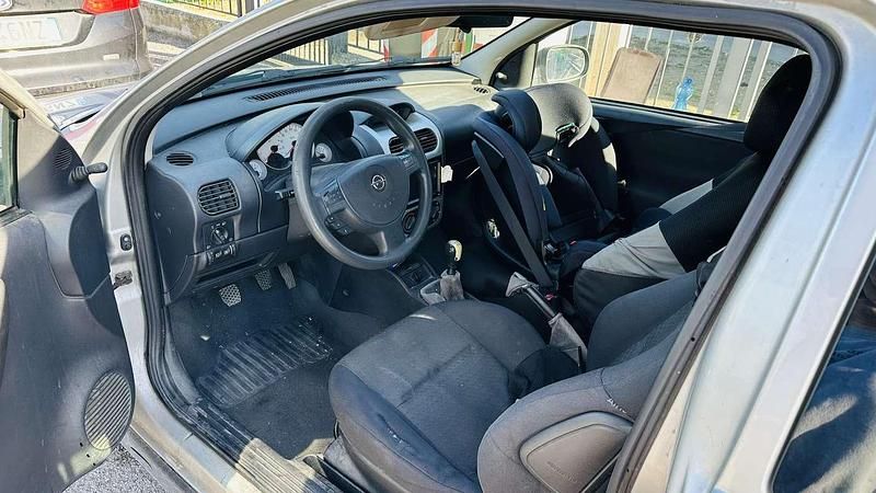Usata Opel Corsa 75 CV (55 kW) 2006 Berlina