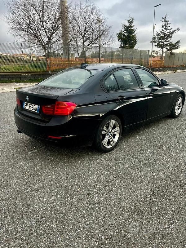 Begagnad BMW 318 Sport Line 143 HK (105 kW) 2013 Sedan