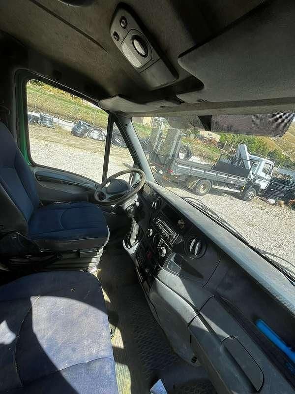 Usata Iveco Daily 150 CV (110 kW) 2007 Verde Furgone