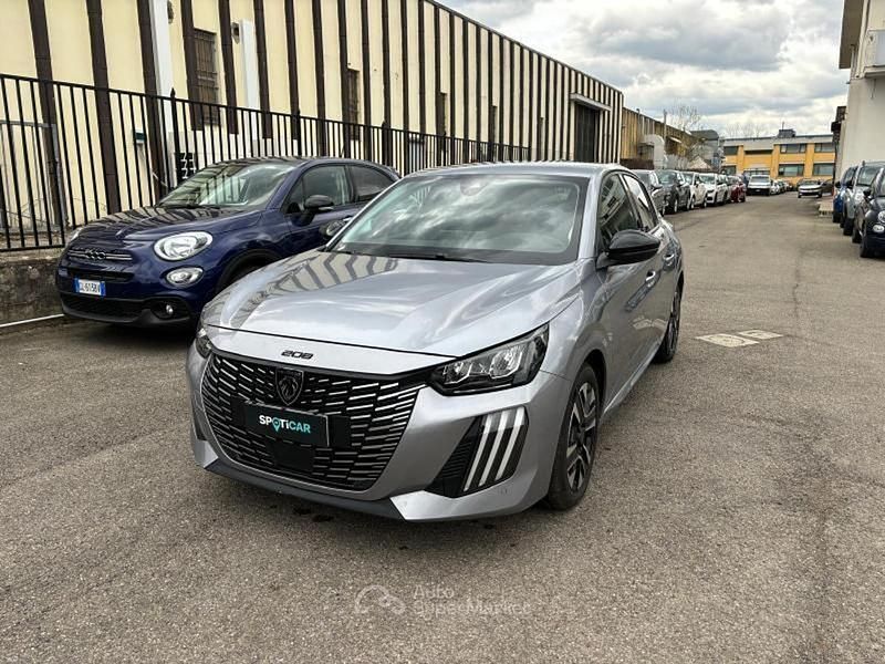 Usata Peugeot 208 Allure 101 CV (74 kW) 2025 Grigio Utilitaria