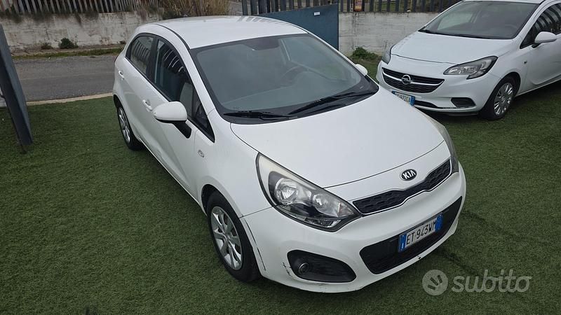 Usata Kia Rio Active 75 CV (55 kW) 2015 Bianco Berlina