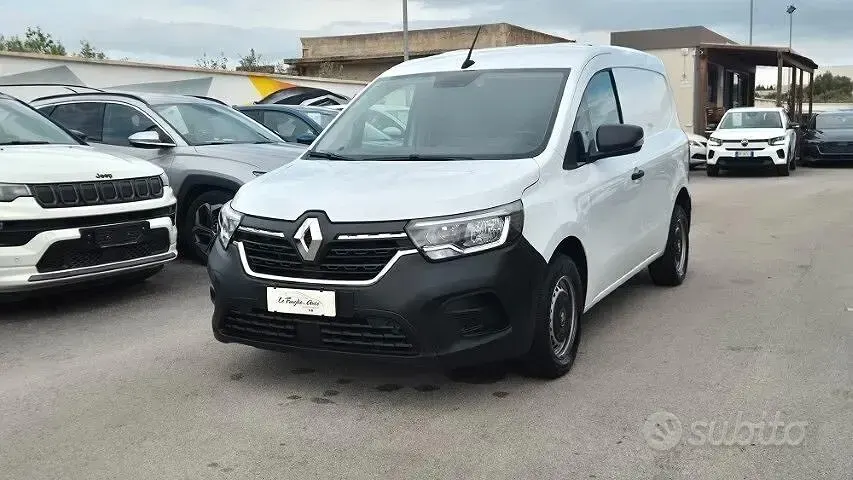 Usado Renault Kangoo 95 CV (69 kW) 2023 Blanco Monovolumen
