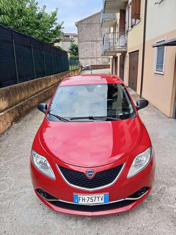Usata Lancia Ypsilon Silver 69 CV (50 kW) 2017 Utilitaria