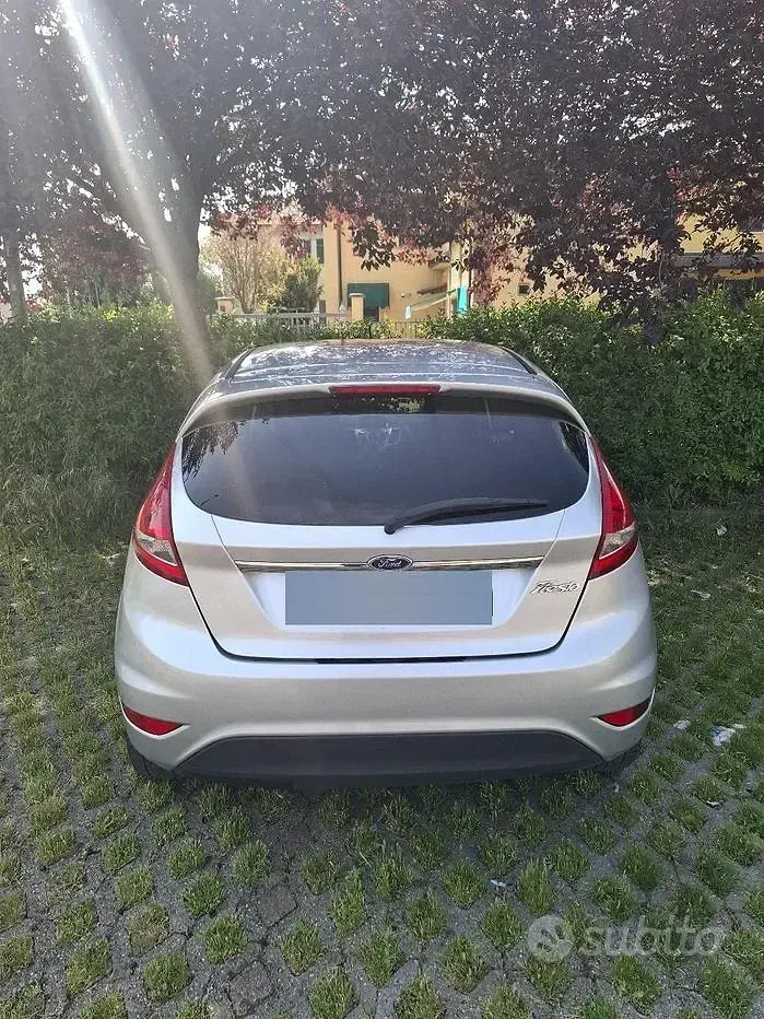 Usata Ford Fiesta Titanium 97 CV (71 kW) 2010 Grigio Berlina