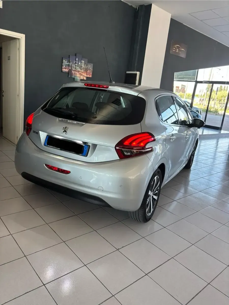 Usata Peugeot 208 Allure 75 CV (55 kW) 2017 Argento Utilitaria