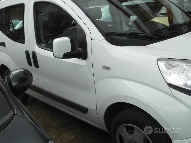 Begagnad Fiat Qubo Lounge 77 HK (56 kW) 2016 Vit Minibuss