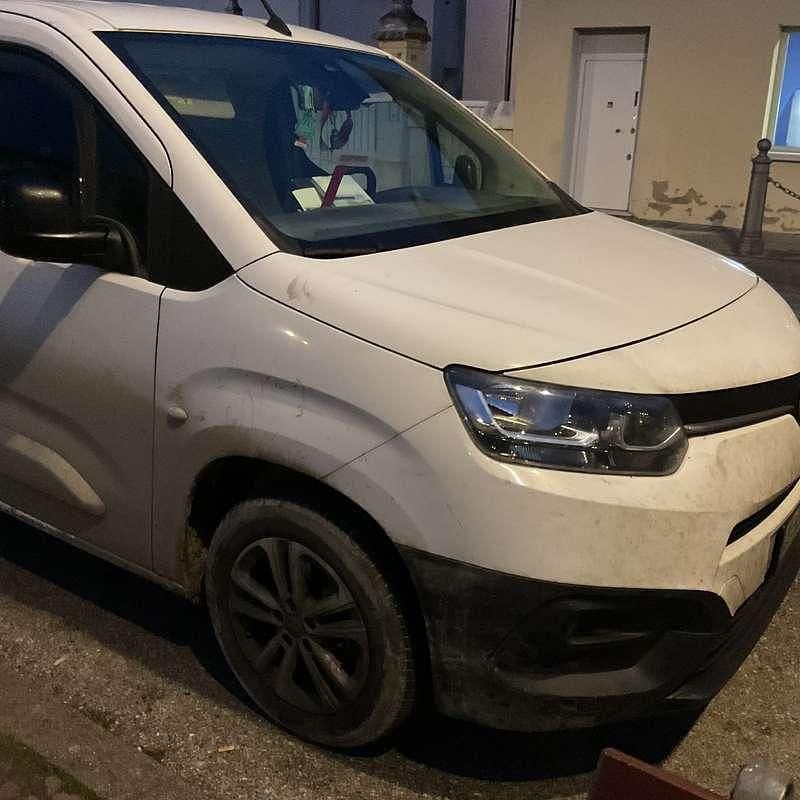 Bianco Usata 2023 Toyota Proace City City Monovolume | 9500 € (Super prezzo) - Immagine 1/4