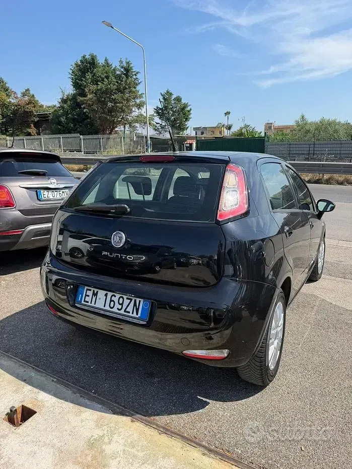 Usata Fiat Punto Active 60 CV (44 kW) 2011 Nero Utilitaria