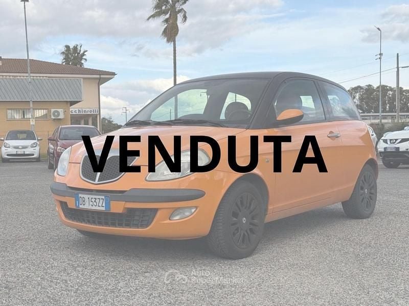 Usata Lancia Ypsilon 60 CV (44 kW) 2006 Arancione Utilitaria