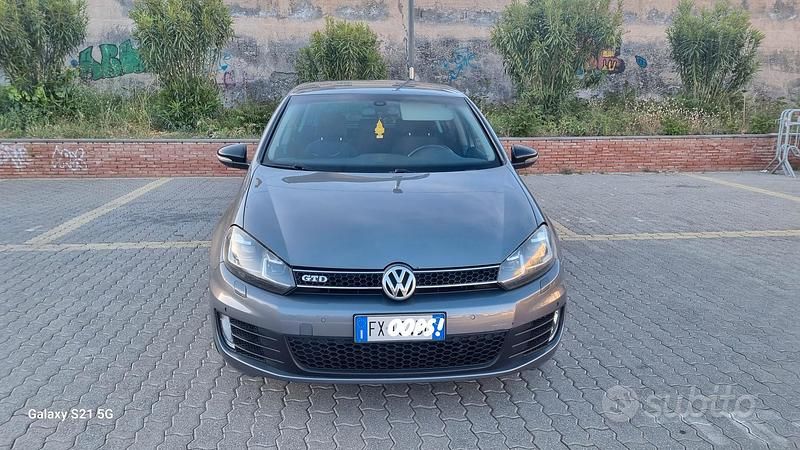 Usata VW Golf VI 105 CV (77 kW) 2011 Utilitaria