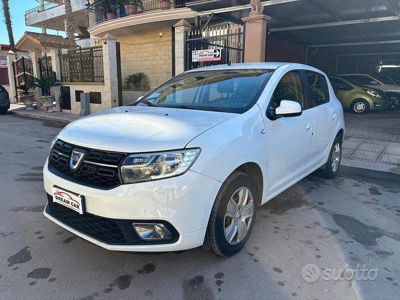 Usata Dacia Sandero Lauréate 75 CV (55 kW) 2017 Bianco Berlina