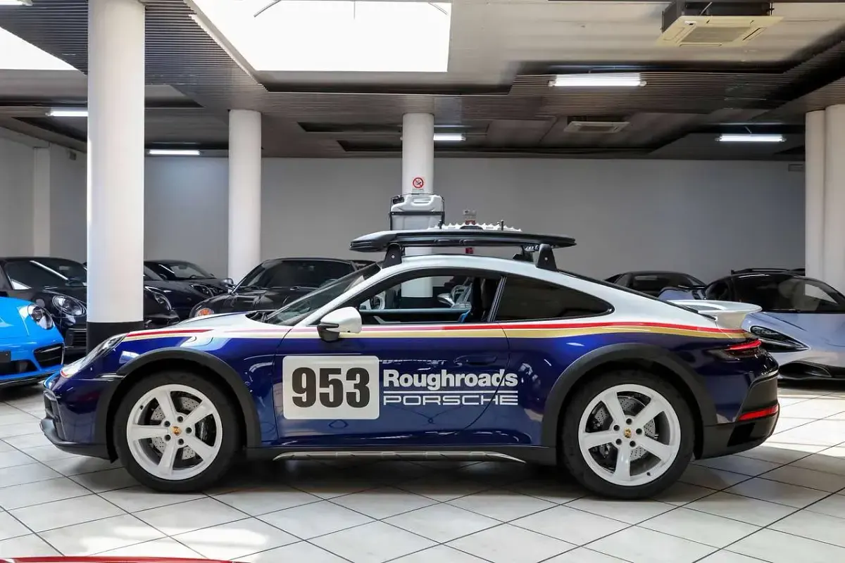 Usata Porsche 911 Dakar Edition 480 CV (353 kW) 2023 Blu genziana/bianco Coupé
