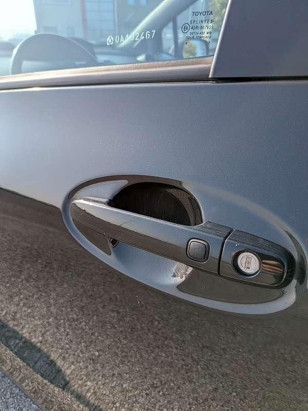 Usata Toyota Yaris Luna 87 CV (63 kW) 2007 Utilitaria