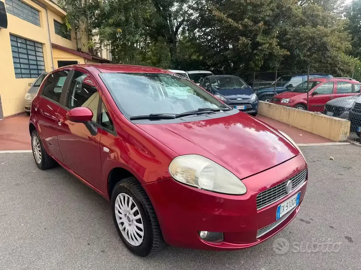 Usata Fiat Grande Punto 77 CV (56 kW) 2009 Rosso Utilitaria