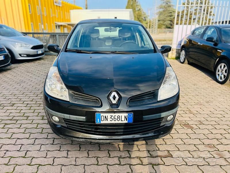 Usata Renault Clio II LE 75 CV (55 kW) 2008 Nero Berlina