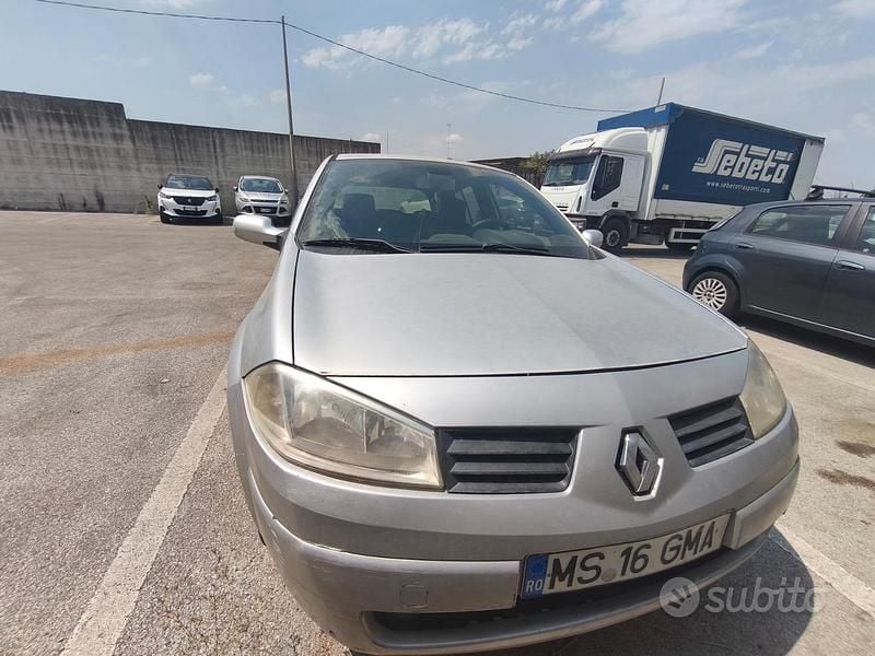 Usata Renault Mégane II Sportway 100 CV (73 kW) 2005 Grigio Berlina